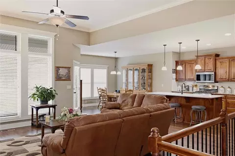 311 Crestview Ct, Raymore, MO 64083 photo 6