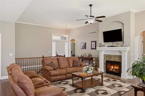 311 Crestview Ct, Raymore, MO 64083 photo 7
