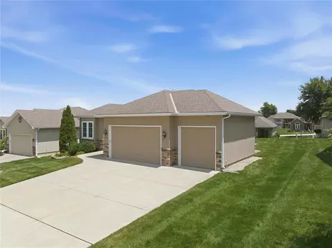311 Crestview Ct, Raymore, MO 64083 photo 3