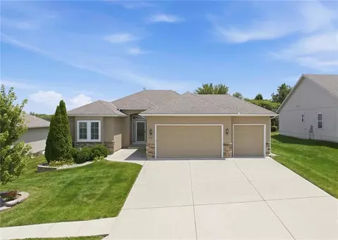 311 Crestview Ct, Raymore, MO 64083 photo 1