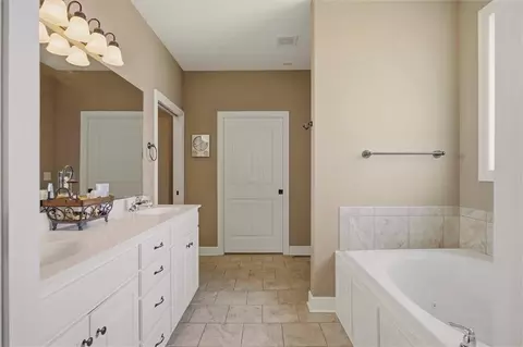 311 Crestview Ct, Raymore, MO 64083 photo 18