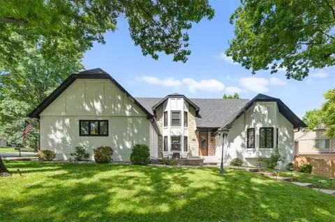 8230 W 99th St, Overland Park, KS 66212