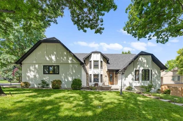 8230 W 99th St, Overland Park, KS 66212
