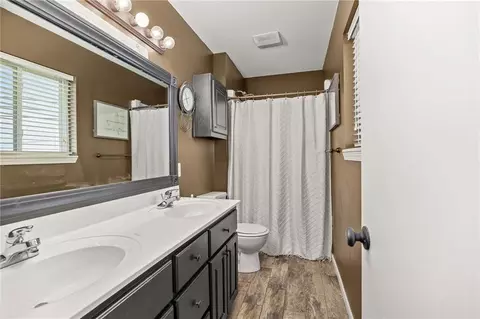 Bath - 714 Harris Ln, Cameron, MO 64429 photo 1 of 2