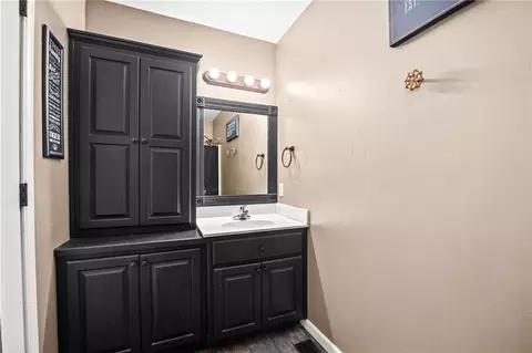 Bath - 714 Harris Ln, Cameron, MO 64429 photo 2 of 2