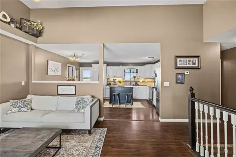 Entry Way - 714 Harris Ln, Cameron, MO 64429 photo 2 of 4