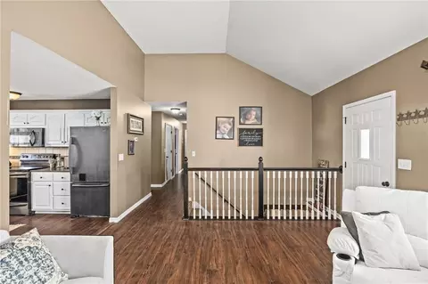 Entry Way - 714 Harris Ln, Cameron, MO 64429 photo 3 of 4