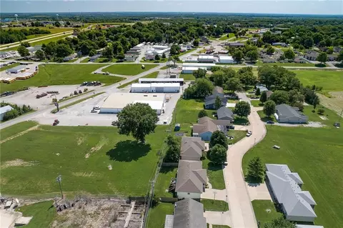 View/Area - 714 Harris Ln, Cameron, MO 64429 photo 4 of 6
