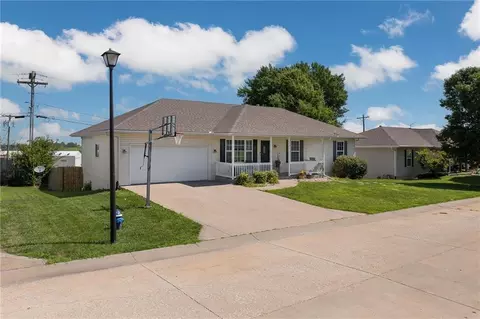 Exterior - 714 Harris Ln, Cameron, MO 64429 photo 2 of 3