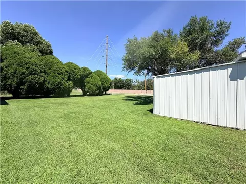 Exterior - 1402 W Walnut St, Nevada, MO 64772 photo 5 of 7