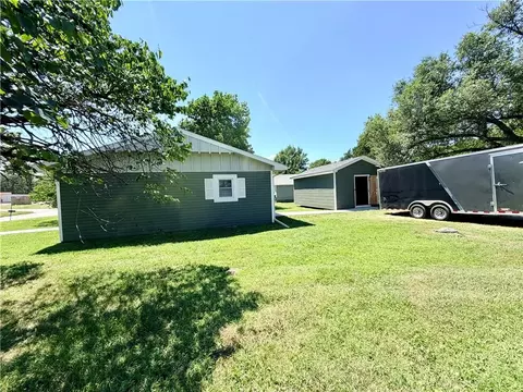 Exterior - 1402 W Walnut St, Nevada, MO 64772 photo 3 of 7