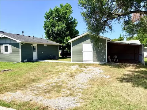 Exterior - 1402 W Walnut St, Nevada, MO 64772 photo 6 of 7