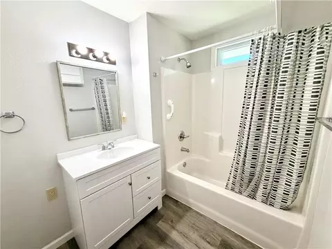 Bath - 1402 W Walnut St, Nevada, MO 64772 photo 2 of 2