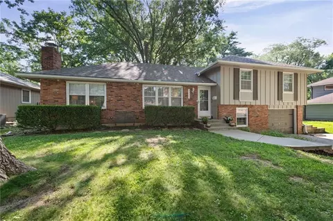 5223 Cody St, Shawnee, KS 66203