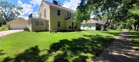 924 S Hickory St, Ottawa, KS 66067
