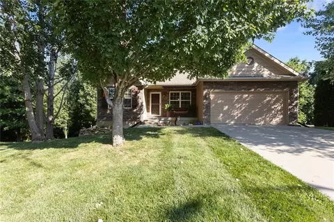4304 NE 85th St, Kansas City, MO 64156