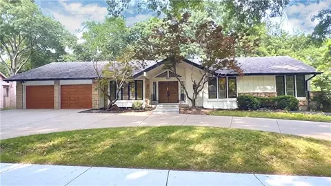 10229 Hemlock Dr, Overland Park, KS 66212