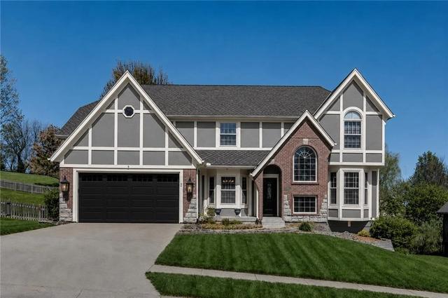 5508 Meadow Lk, Parkville, MO 64152