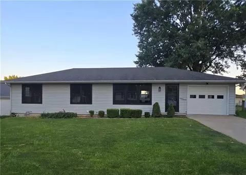 619 W 30th St, Higginsville, MO 64037