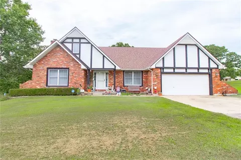 1519 Shady Ln, Warsaw, MO 65355