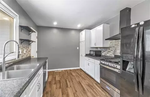 Kitchen - 9805 E 33rd St, Independence, MO 64052 photo 2 of 3