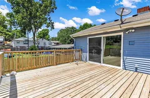 Exterior - 9805 E 33rd St, Independence, MO 64052 photo 3 of 4