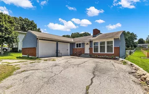 Exterior - 9805 E 33rd St, Independence, MO 64052 photo 2 of 4