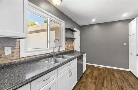 Kitchen - 9805 E 33rd St, Independence, MO 64052 photo 3 of 3