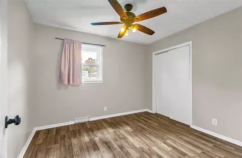Bedroom - 9805 E 33rd St, Independence, MO 64052 photo 3 of 3