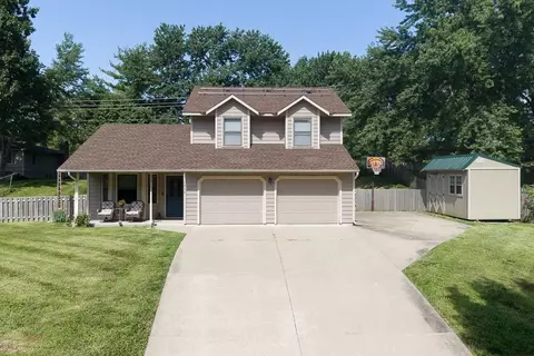 1211 Maple St, Eudora, KS 66025 photo 1