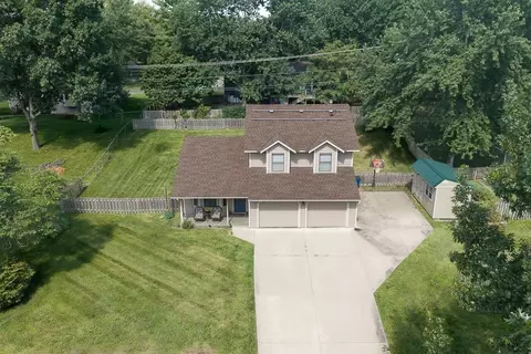 1211 Maple St, Eudora, KS 66025 photo 2