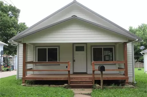 327 W 9th Ave, Garnett, KS 66032