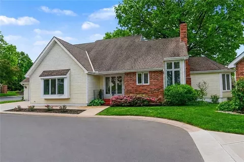 4530 W 90th St, Prairie Village, KS 66207
