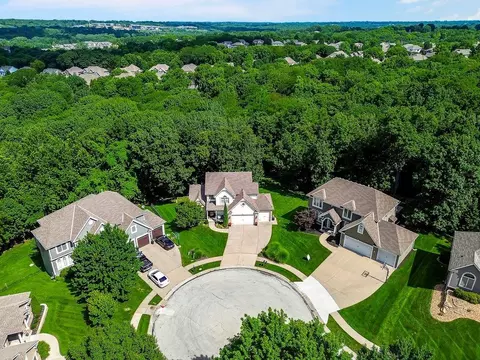 14480 NW 64th Ter, Parkville, MO 64152