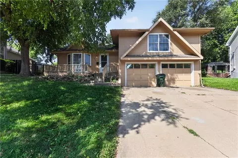 2314 Cambridge St, Leavenworth, KS 66048