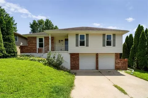 2924 SW Walnut St, Blue Springs, MO 64015