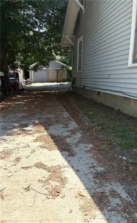 205 E Sycamore, Independence, KS 67301 photo 2
