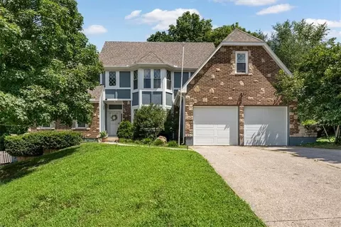 2925 NW Westbrooke Cir, Blue Springs, MO 64015