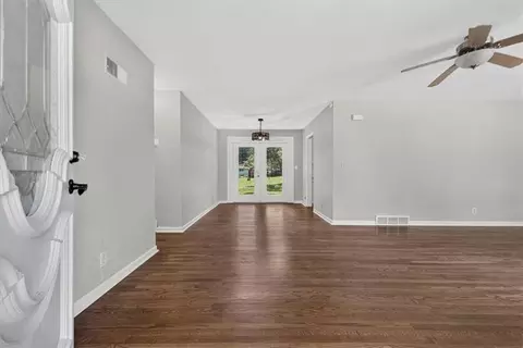 11703 E 39th St, Independence, MO 64052 photo 5