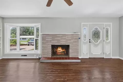 11703 E 39th St, Independence, MO 64052 photo 9