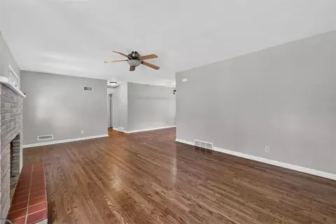 11703 E 39th St, Independence, MO 64052 photo 10