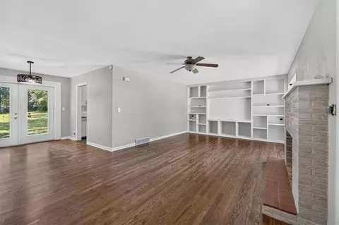 11703 E 39th St, Independence, MO 64052 photo 6