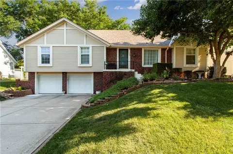 404 NE Locust Dr, Blue Springs, MO 64014