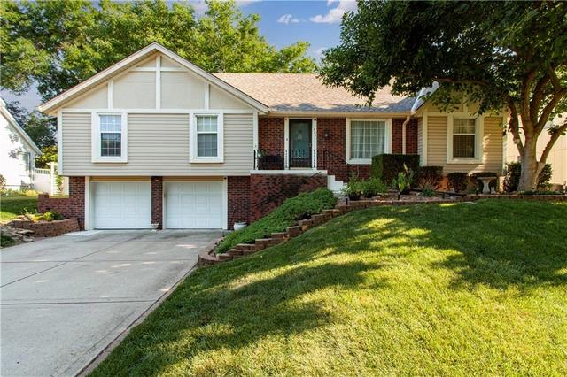404 NE Locust Dr, Blue Springs, MO 64014