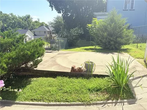 Exterior - 900 S 5th St, Atchison, KS 66002 photo 10 of 14