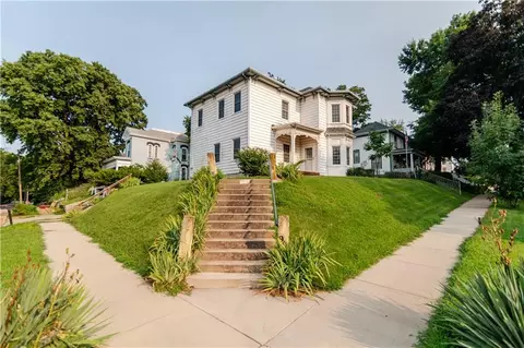Exterior - 900 S 5th St, Atchison, KS 66002 photo 3 of 14