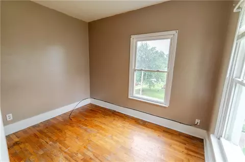 Bedroom - 900 S 5th St, Atchison, KS 66002 photo 4 of 14
