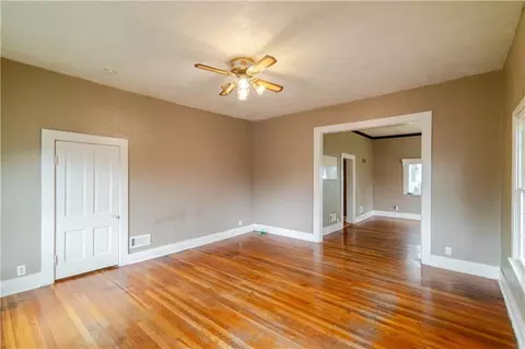 Living - 900 S 5th St, Atchison, KS 66002 photo 7 of 8