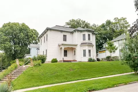 Exterior - 900 S 5th St, Atchison, KS 66002 photo 2 of 14