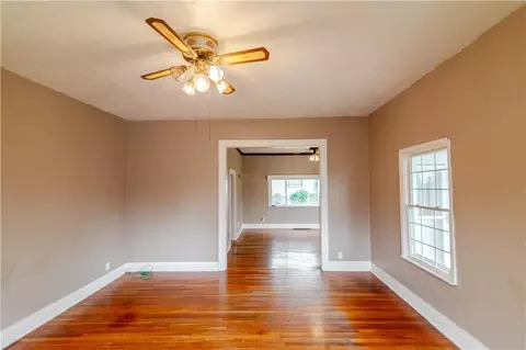 Living - 900 S 5th St, Atchison, KS 66002 photo 6 of 8